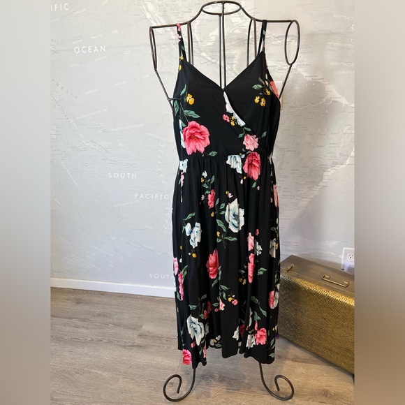 Old Navy Dresses & Skirts - NEW Old Navy Black Floral Fit and Flare Cami Spaghetti Strap Midi Dress XL